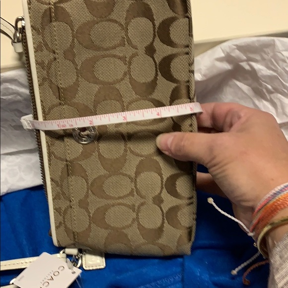 Coach wristlet/clutch signature and off-white NWT - Picture 8 of 8
